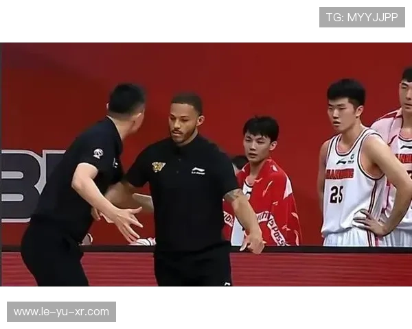 裁判判罚惹争议:关键判决引发激烈讨论 裁判判罚惹争议:关键判决引发激烈讨论